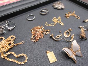 使わなくなったジュエリーを売るなら今がチャンスです。(香川県)