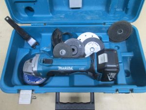 マキタ 充電式ディスクグラインダ GA402D 18V