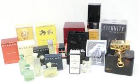 使わない香水や化粧品はございませんか?大吉国立店でお買取りします!!