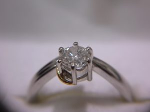 ダイヤモンドを買取させて頂きました☆大吉伊勢ララパーク店です♪