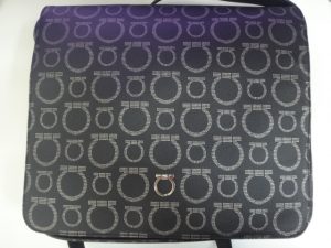 大吉調布店で買取りしたフェラガモノバック