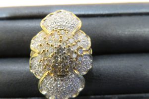 今回メレダイヤいっぱいのすてきなジュエリーのお買取です