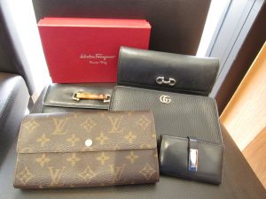 財布 ルイヴィトン GUCCI フェラガモ買取