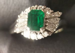 終活 貴金属 エメラルド