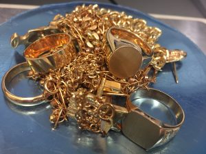 ☆貴金属☆の買取なら大吉草加店へ