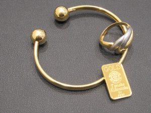 貴金属の高価買取実施中。 大吉フジ松末店です。