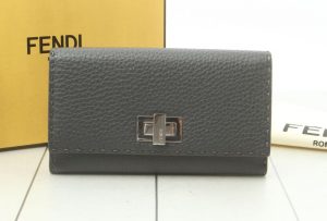 フェンディ　ピーカブー　長財布