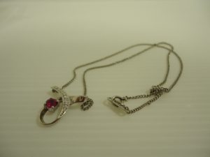 ルビー付きネックレス