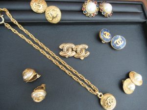 ブランドアクセサリーもしっかりお買取りします！松山市の大吉フジ松末店にお任せください！