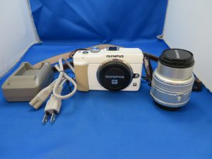 本日はOLYMPUSミラーレスカメラをお買取りさせて頂きました。