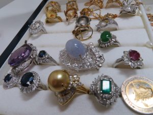 貴金属 サファイア・ルビー・エメラルド・翡翠・指輪をお買取りさせて頂きました。