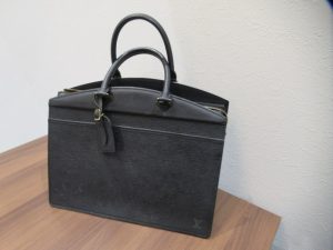 大吉フジ松末店は状態にかかわらずLVのバッグのお買取りします!