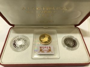 大吉国立店で天皇陛下御即位記念10万円金貨セットをお買取りしました!!