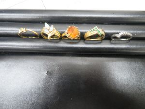 本日は貴金属　18金、プラチナのリングをお買取りさせて頂きました。