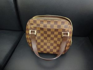 八尾、平野、志紀、東大阪でヴィトンを売るなら買取専門店 大吉 JR八尾店!八尾、平野、柏原、東大阪、志紀、布施、国分、恩智。JR八尾駅徒歩1分!