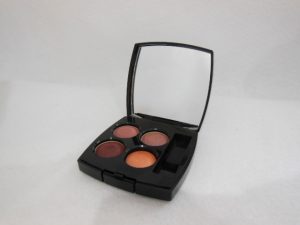 大吉松江店ではコスメのお買取りも可能です♪