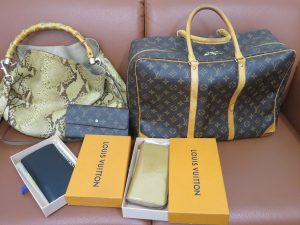 本日はヴィトン・グッチのバック・財布をお持ち頂きました。
