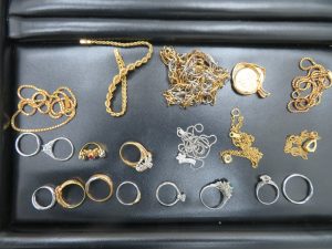 本日は貴金属もネックレス・リングをお買取りさせて頂きました。