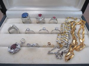 貴金属を売るなら大吉フジ松末店にお任せください!