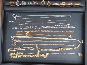 壊れた貴金属も大吉フジ松末店は高価買取実施中です！是非お越しください。