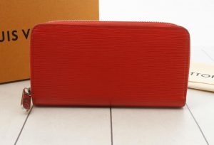 ルイヴィトン エピ ジッピーウォレット