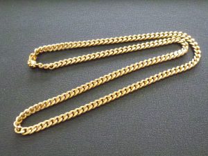 お片付けで、忘れていた金のネックレス出てきた！そんな時は買取専門店大吉ゆめタウン中津店（大分）へどうぞ。