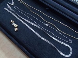 指輪もネックレスも金歯も!貴金属製品のお買取は霧島市の買取専門店大吉霧島国分店におまかせ!