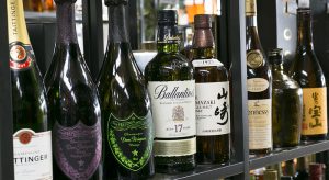 お酒を売るなら松山市の大吉フジ松末店にお任せください🥃