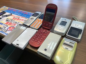 ガラケーは捨てるものではなく、買取して現金に換えるものです。姶良市・買取専門店大吉タイヨー西加治木店ならばでのお話ですよ?!