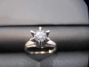 ダイヤモンド高価買取中! 大吉フジ松末店です