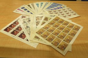 巣ごもりのどっさり発見 切手のお買取
