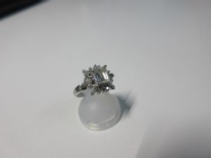スクエアカットのダイヤの指輪をお買取り致しました大吉鶴見店です。