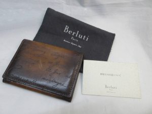 大吉鶴見店でベルルッティの名刺入れをお買取り致しました