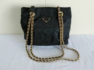 PRADA・プラダ・ヴィンテージ・チェーンショルダーバッグ・ブラック×ゴールドチェーン