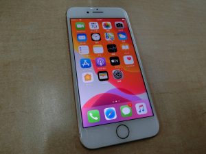 au版 iPhone8 64GB・MQ7A2J A・ゴールド・制限〇・バッテリー容量90%・