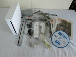 任天堂・Wii本体RVL-001+リモコン+ヌンチャク・ソフト