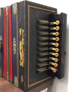 アコーディオン