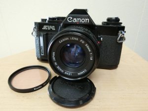 Canon AV-1・キャノン・フィルムカメラ・ブラックボディ・レンズFD 50mm 1 8 一眼レフ