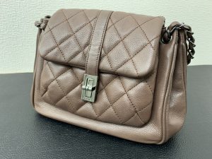 今回はCHANELのチェーンショルダーバッグをお買取させて頂きました!大吉橋本高野口店です!