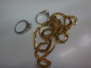 大吉調布店で買取りした金のアクセサリー