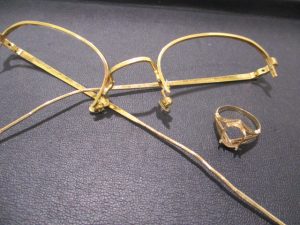 18金メガネフレームの買取は、大吉伊勢ララパーク店にお任せください!