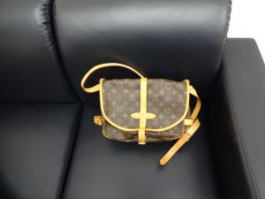 買取専門店大吉JR八尾店は、ヴィトンのショルダーバッグ、高額買取！JR八尾駅近便利。志紀、柏原、平野、東大阪、藤井寺