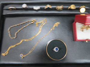 本日は貴金属を沢山お買取りさせて頂きました。