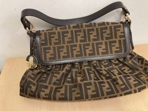FENDI フェンディ ズッカ柄 ショルダーバッグ 茶