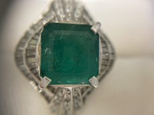 エメラルドジュエリー売るなら城南区にある買取専門店大吉七隈四ツ角店へお越し下さいませ。