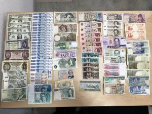 大吉国立店で外国のお金をお買取りしました!!