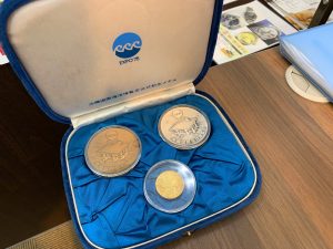 貴金属はアクセサリーだけではない!記念品も製品・地金双方査定可能な姶良市・買取専門店大吉タイヨー西加治木店!