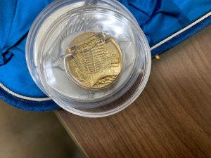 貴金属はアクセサリーだけではない!記念品も製品・地金双方査定可能な姶良市・買取専門店大吉タイヨー西加治木店!