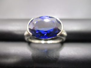 色石付ジュエリー高価買取致します。生駒駅すぐの買取専門店大吉グリーンヒルいこま店です。