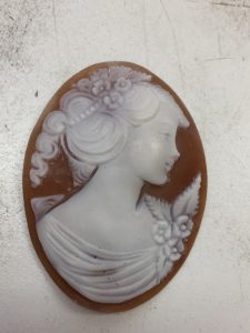 カメオのブローチ買取ます。大吉八王子店です。